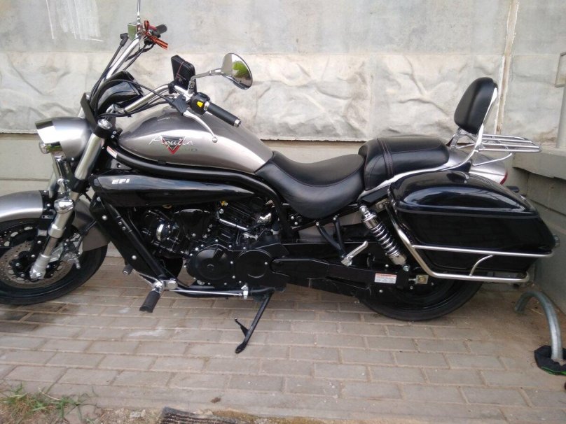 Мотоцикл Хьюсонг 650 Аквила