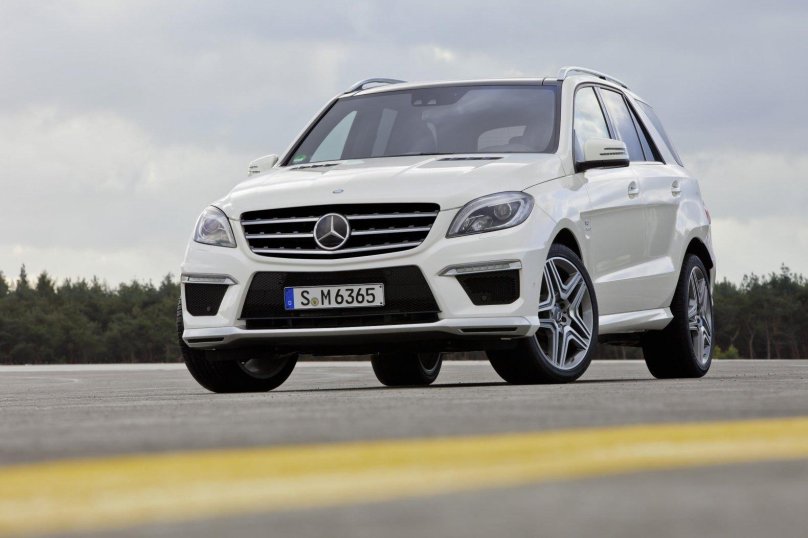 Mercedes Benz ml 63 AMG 2011