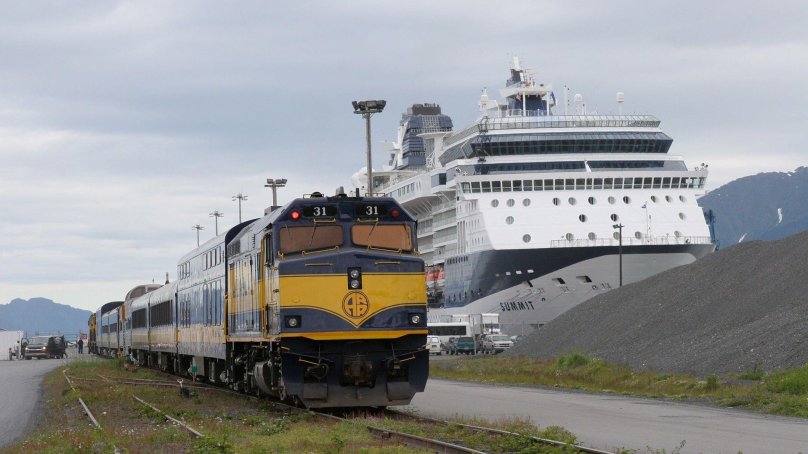 Поезд корабль