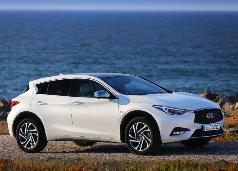 Infiniti q30 2016