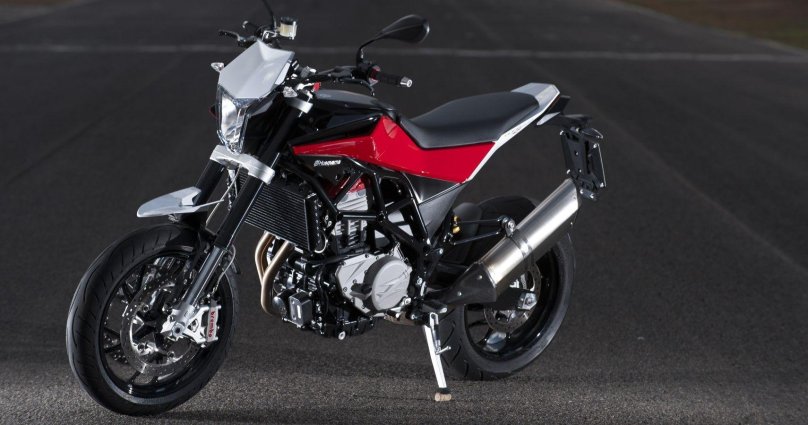 Мотоцикл Хускварна 900