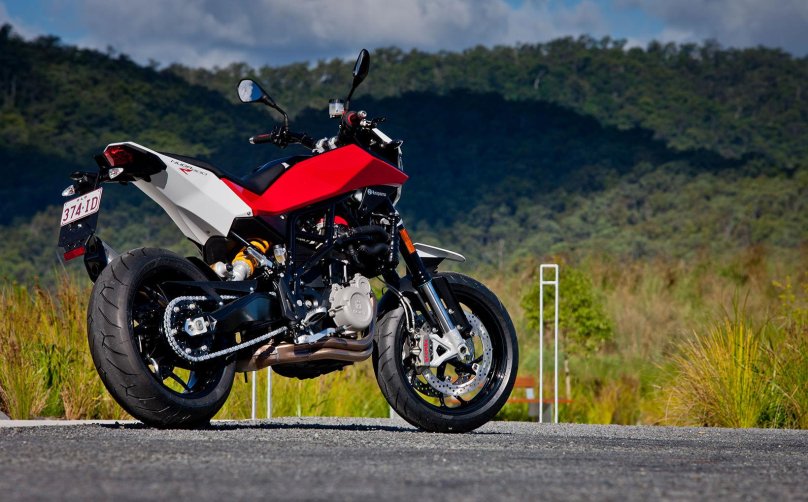 Husqvarna nuda 900r Price