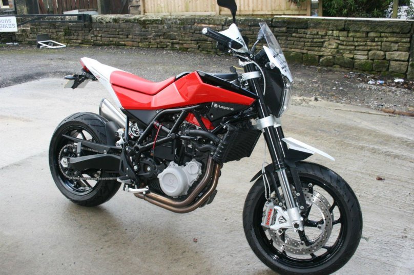 Мотоцикл Husqvarna nuda 900