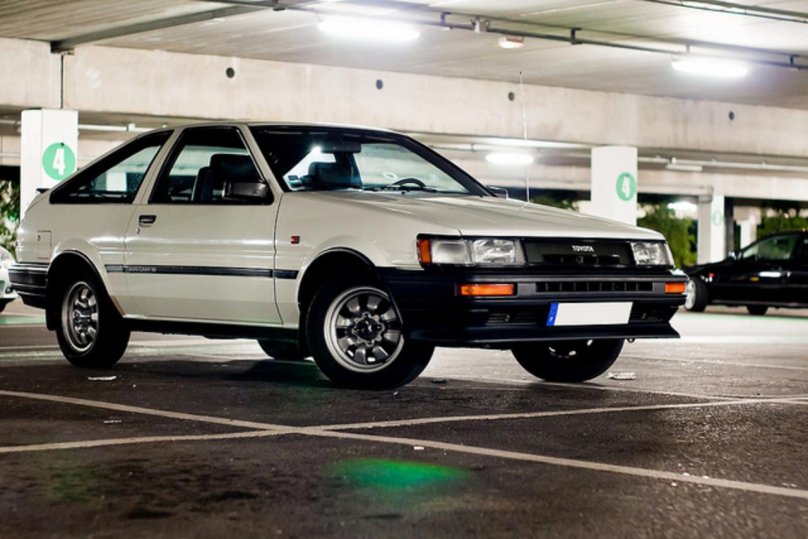 Тойота Королла Левин ае86