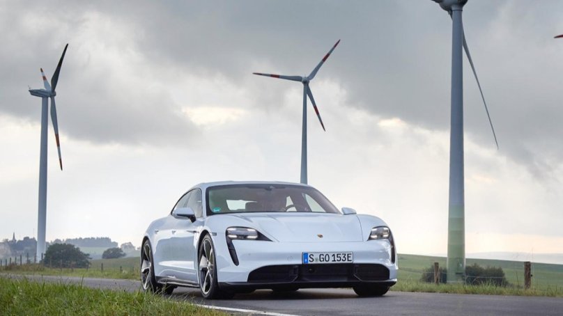 Porsche Taycan белый