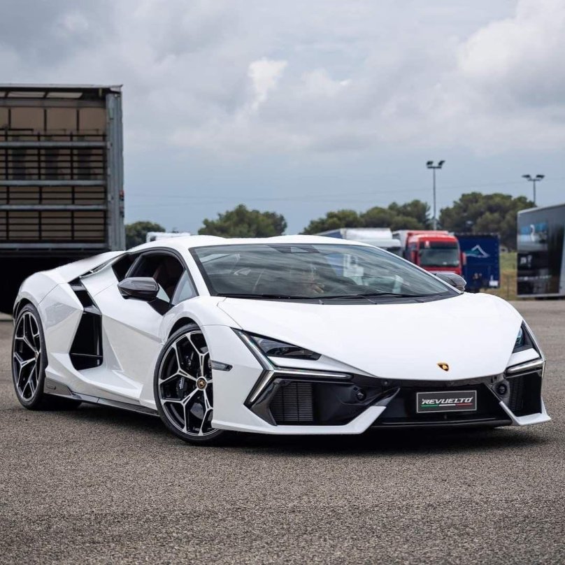 Lamborghini revuelto at Night