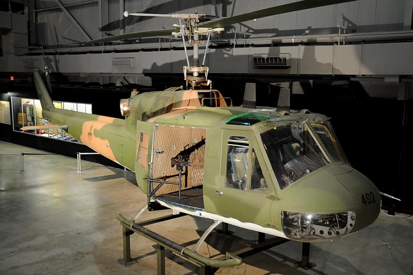 Uh-1b Huey кабина