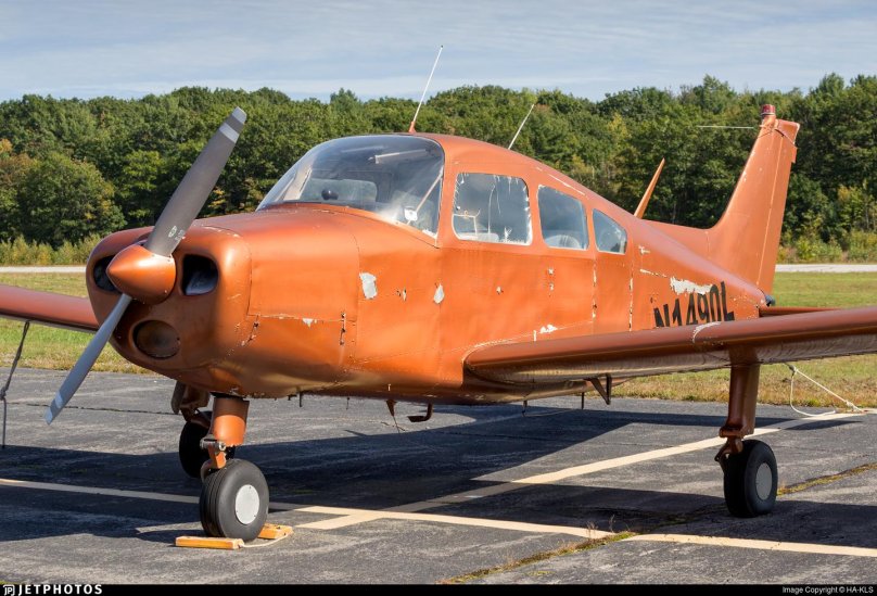 Самолет Мушкетер