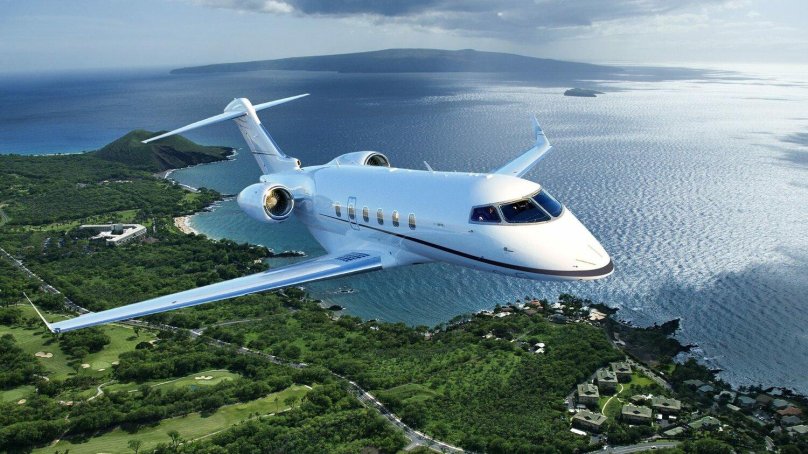 Самолет бизнес Джет