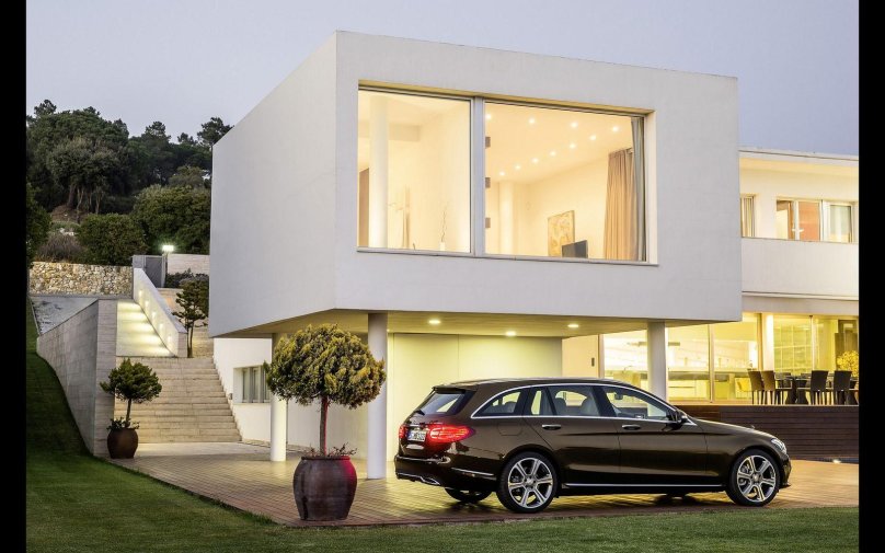 Коттедж с машиной