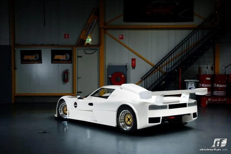 Saker автомобиль