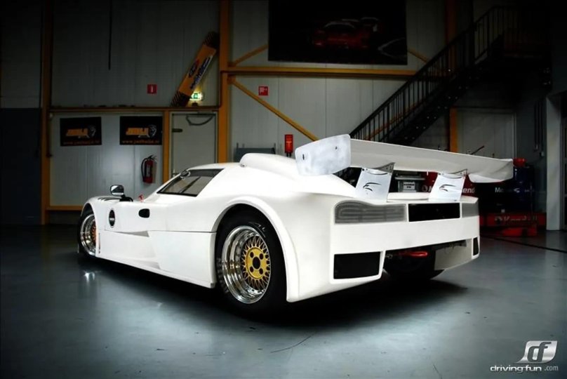 Saker автомобиль