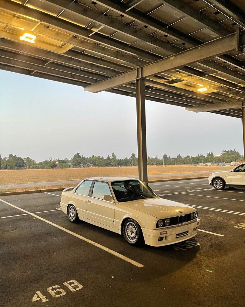 Заброшенный склад БМВ