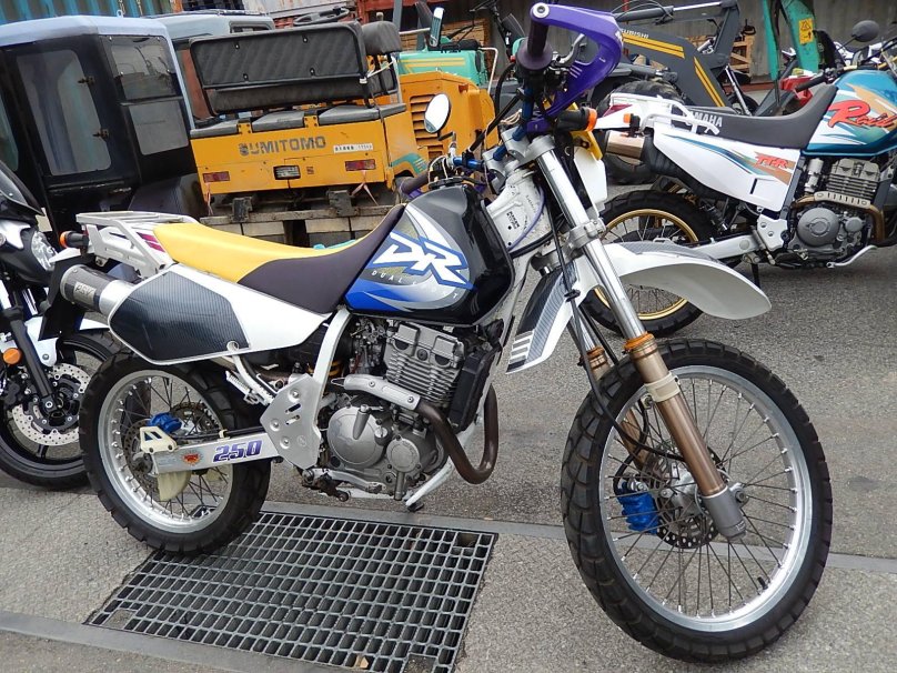 Мотоцикл Suzuki dr250
