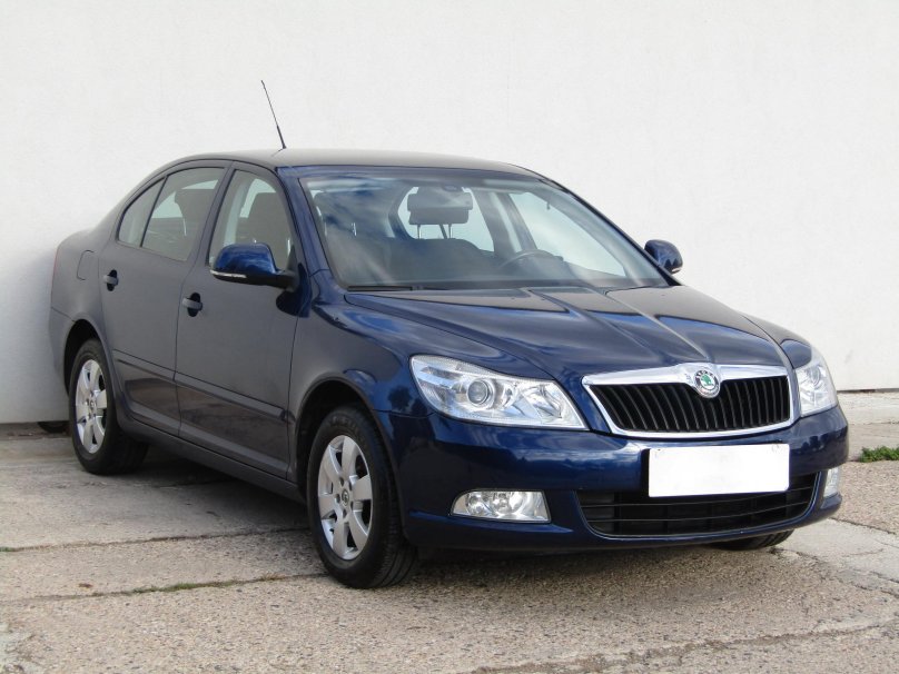 Шкода Октавия 2010 синяя