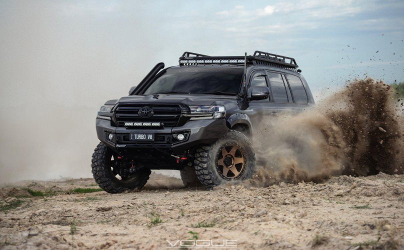 Toyota Land Cruiser 200 off Road
