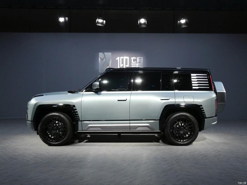 Внедорожник BYD Yangwang u8