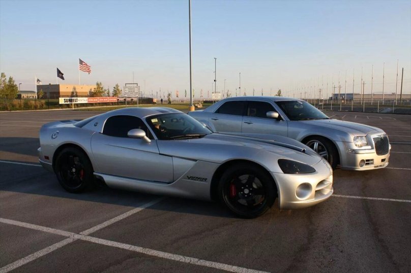 Dodge Viper v10