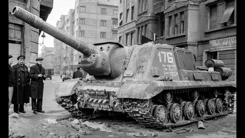 ИСУ-152 зверобой в Берлине