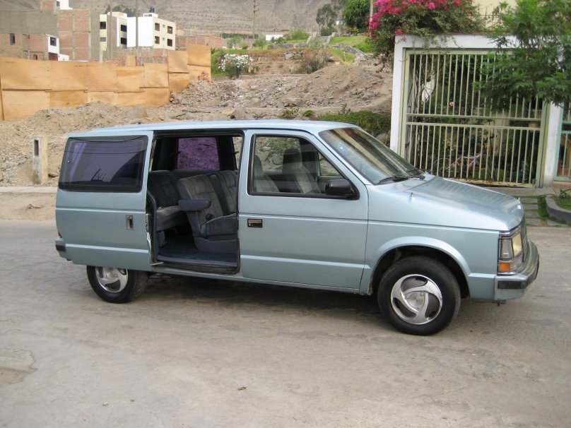 Plymouth Voyager 1989