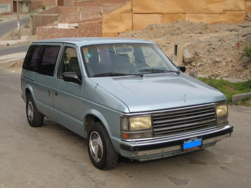 Plymouth Voyager 1984