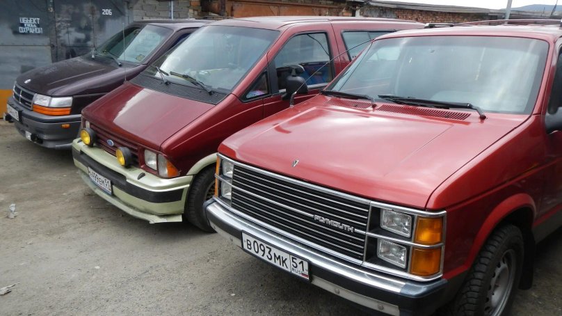 Plymouth Voyager 1984