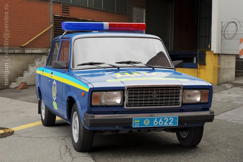 Полицейская машина ВАЗ 2107 ДПС