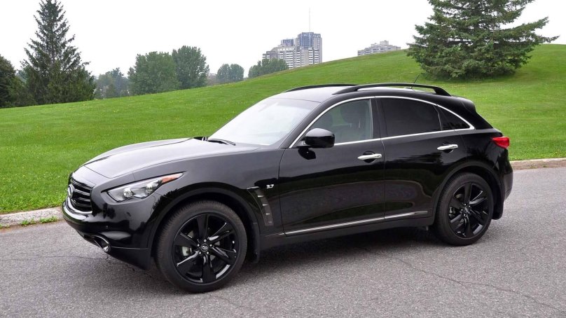 Машина Infiniti qx70