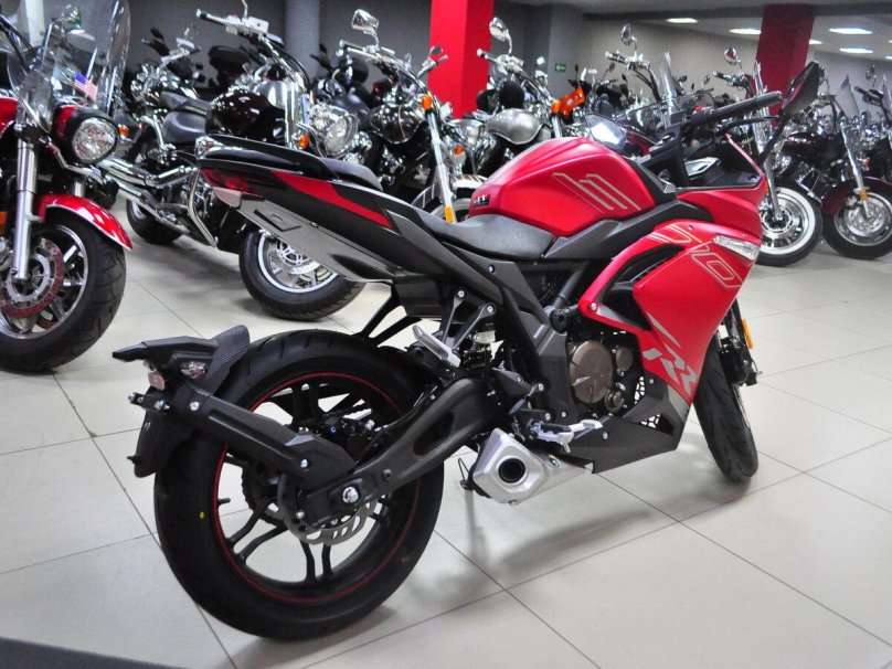 Рейсер 300 красный