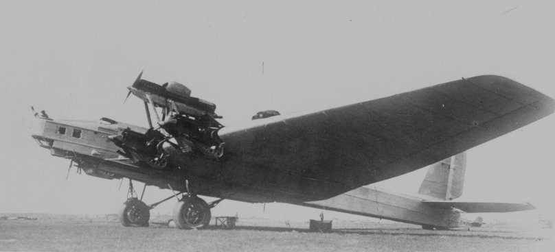 Самолет ант-20 Максим Горький