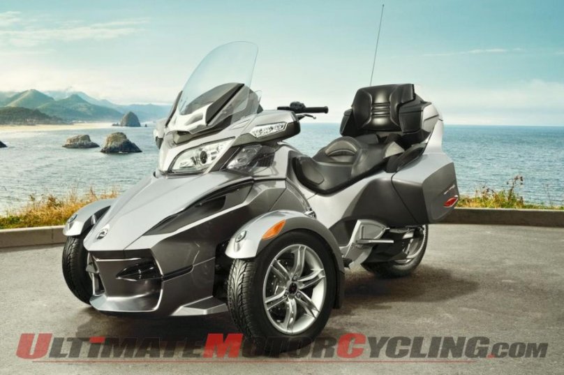 Трицикл can am Spyder
