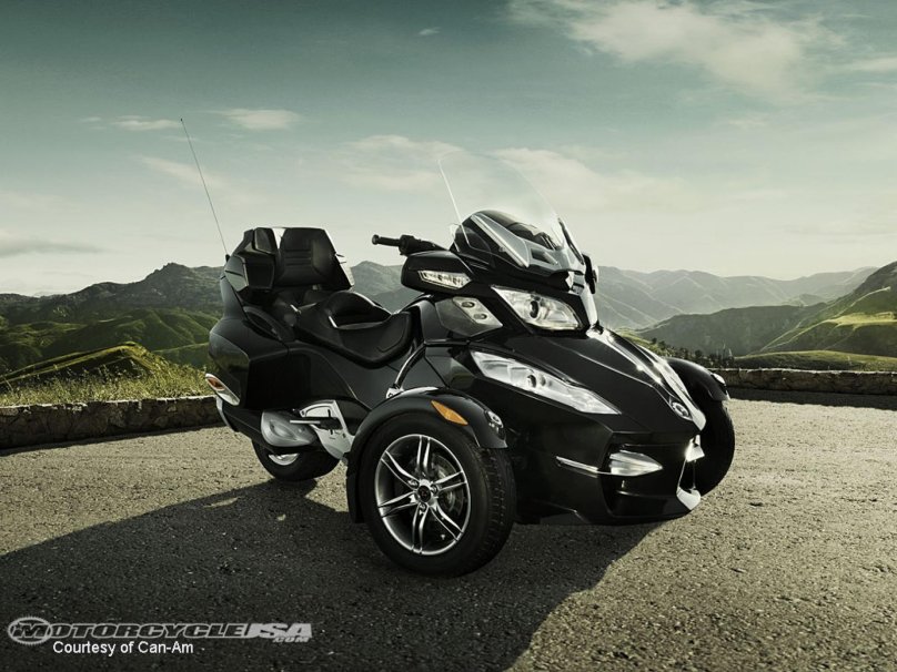 Трицикл BRP can-am Spyder