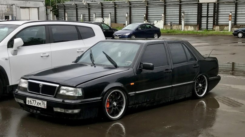 Lancia Thema 2