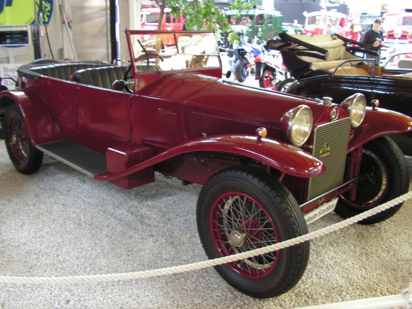 1906 — Основана итальянская автостроительная компания Lancia