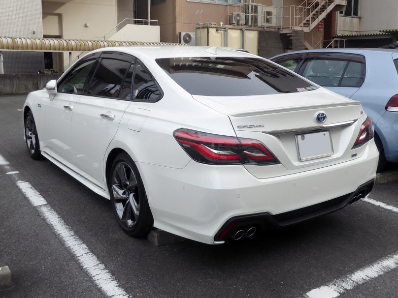 Тойота Краун 2018