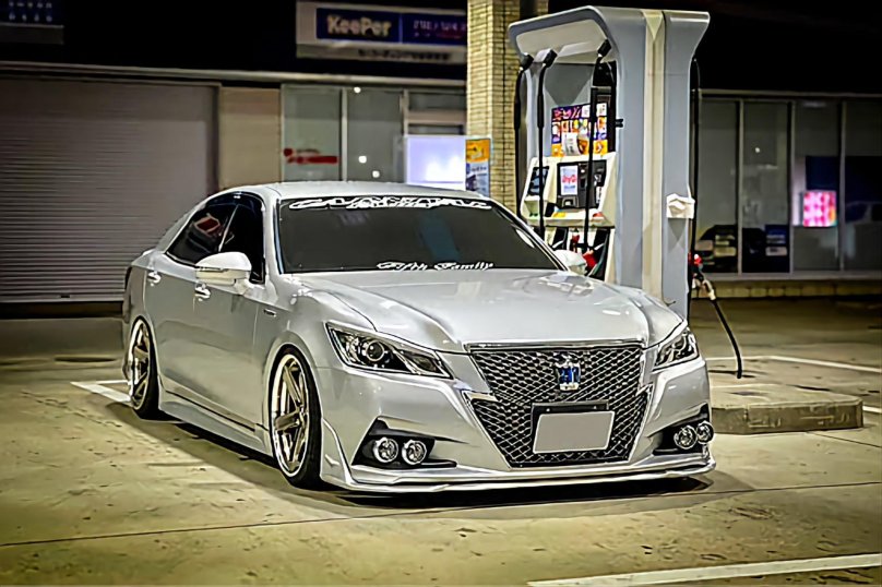 Тойота Кроун гибрид