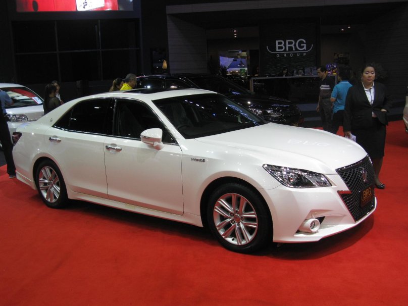 Toyota Crown Hybrid 2015