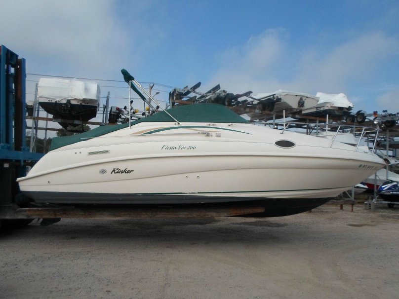 Катер Ринкер Фиеста 270