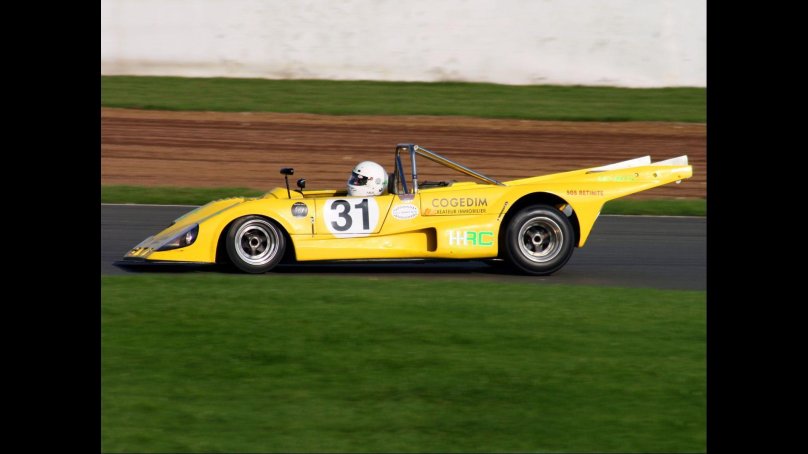 Машина Лола гоночная