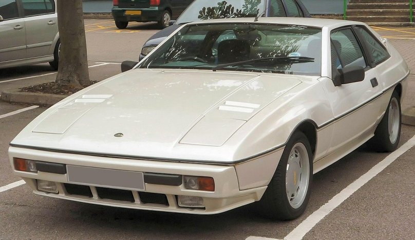 Автомобиль Лотус 1985