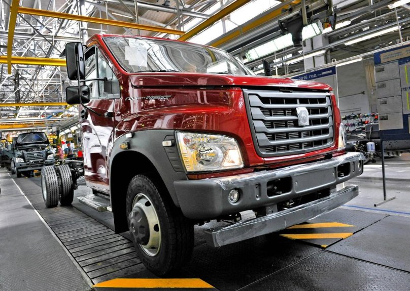 Урал и газон Некст