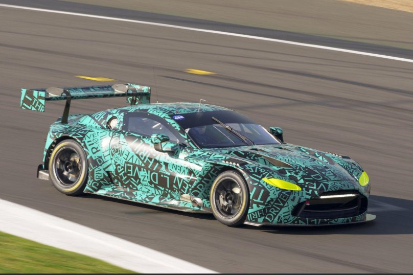 Aston Martin Vantage gt12