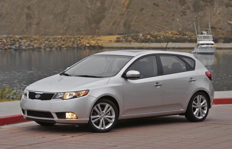 Kia Forte 2011 хэтчбек