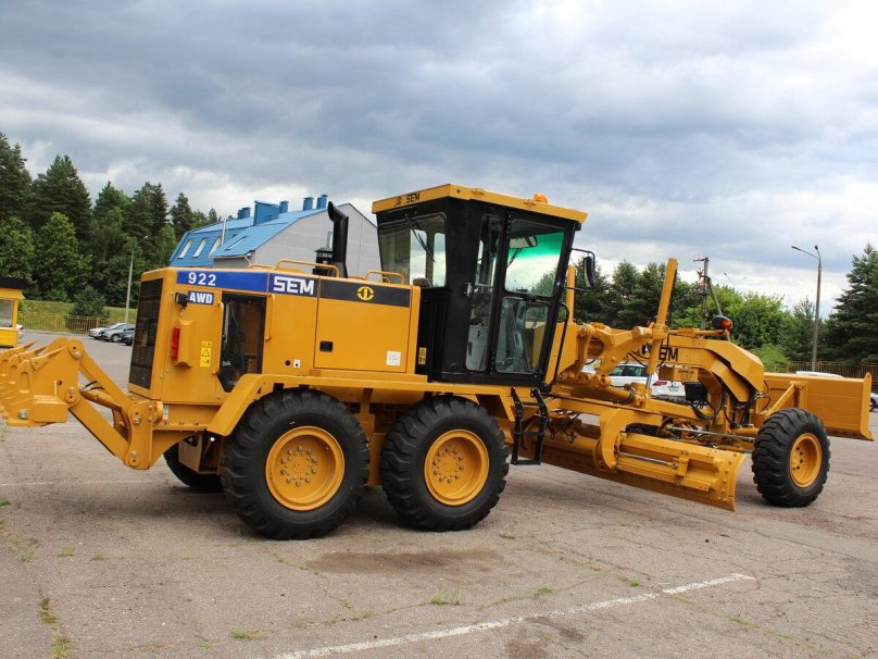 Грейдер sem 922 AWD