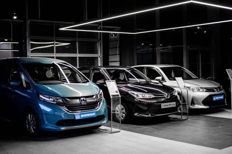 Автосалон Кристалл Моторс сотрудники