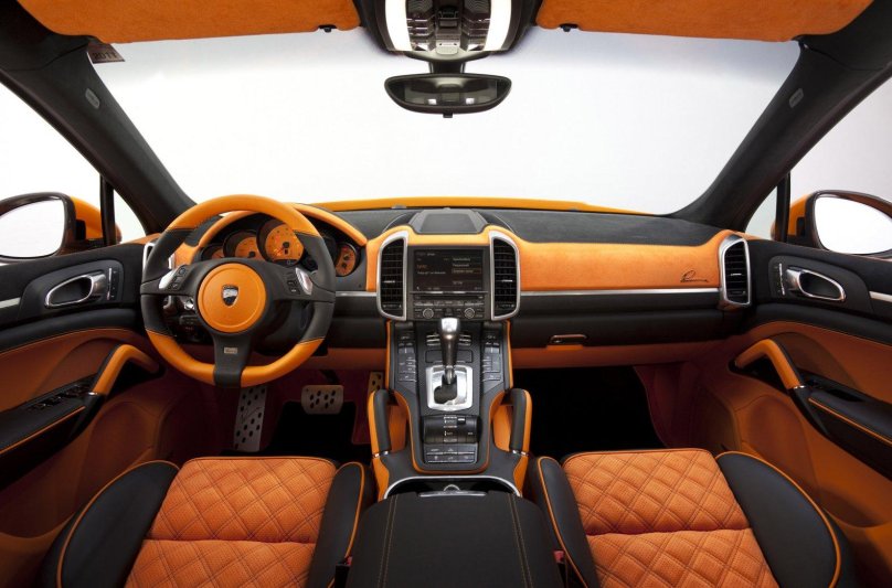 Порше Кайен с оранжевым салоном