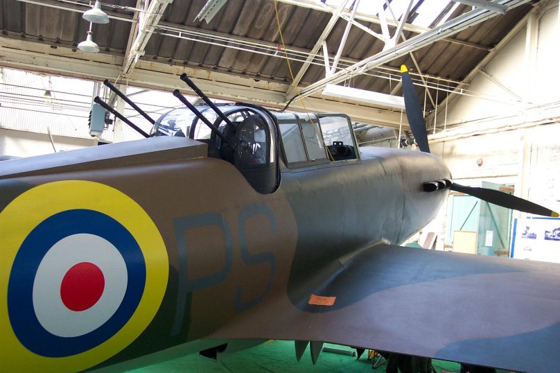 Дефиант самолет