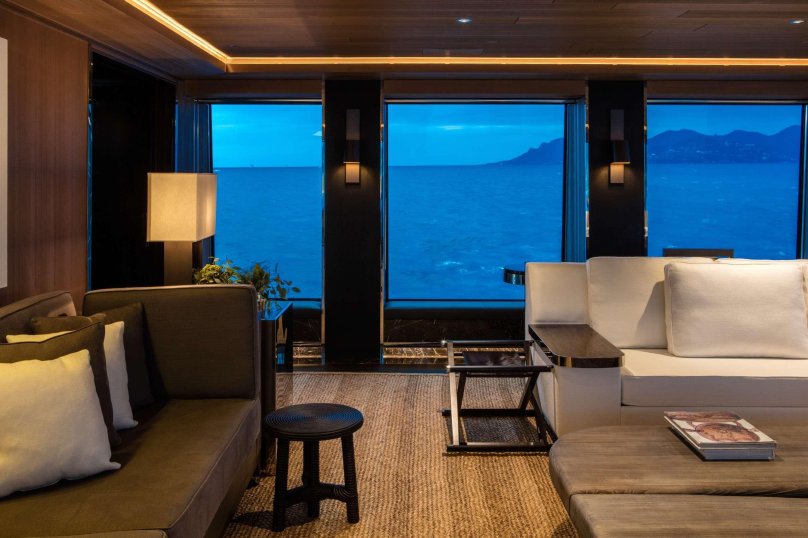 Окно на яхте