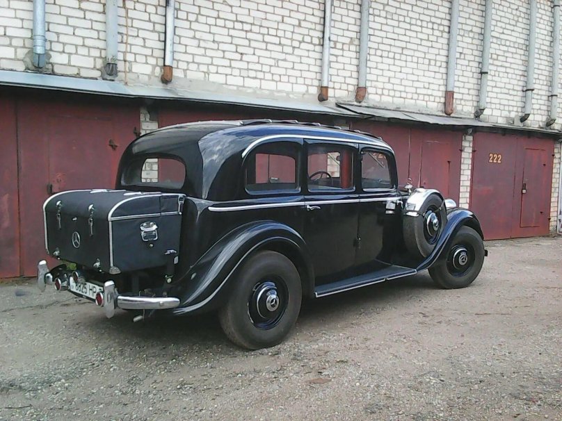 Mercedes-Benz 230 w143