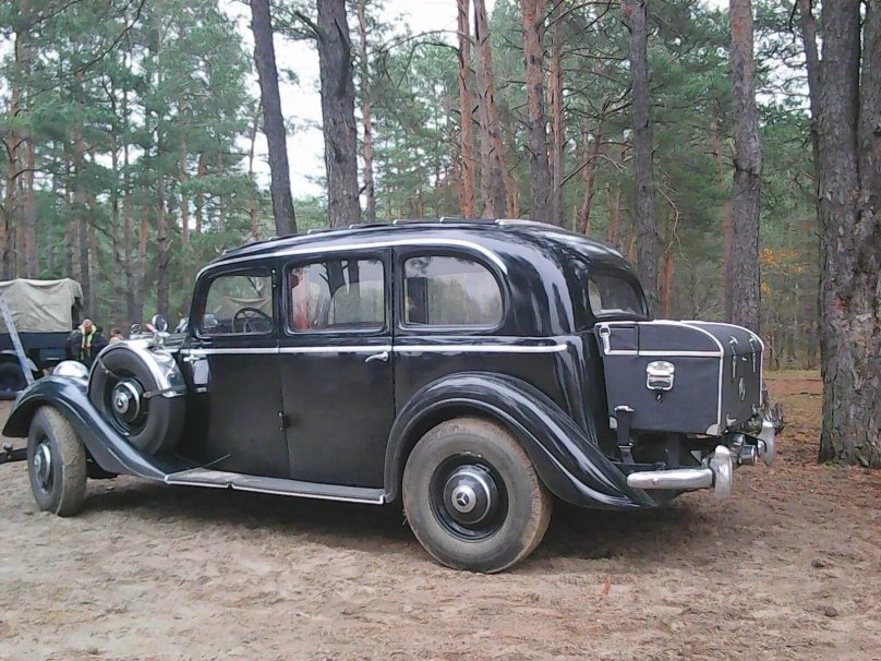 Mercedes-Benz 230 w143